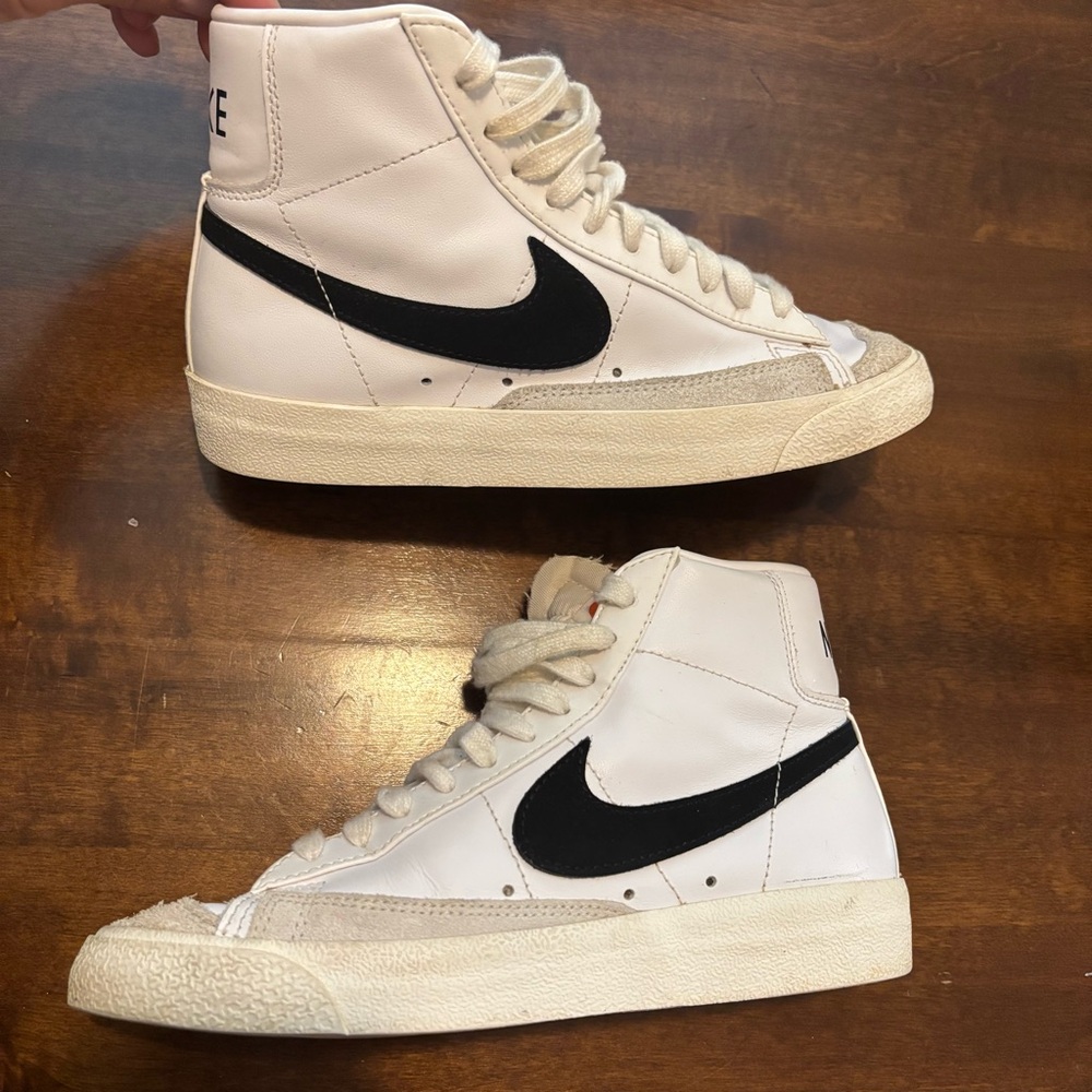 Nike Blazer Mid 77 Sneakers